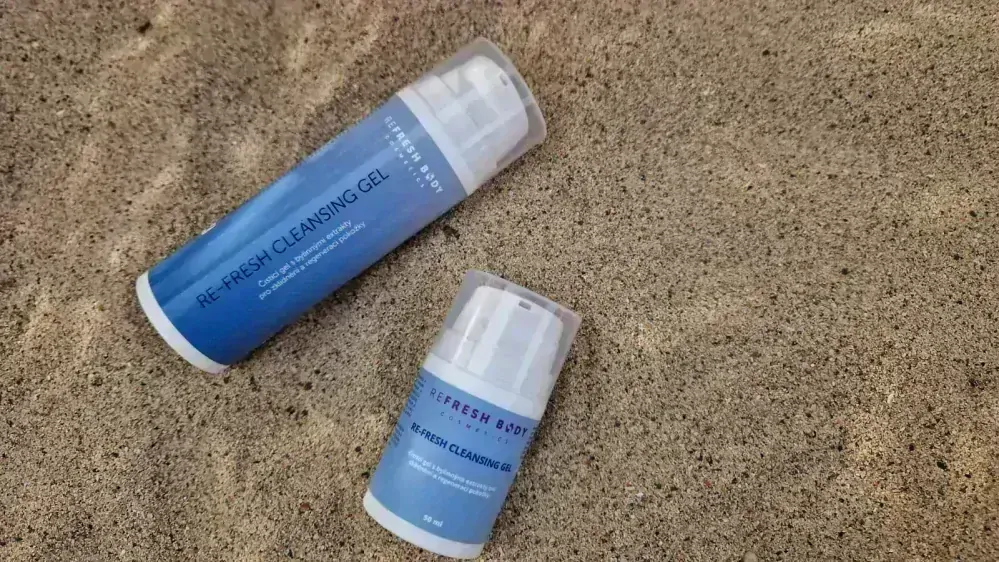 Čistící gel s bylinnými extrakty pro zklidnění a regeneraci pokožky 